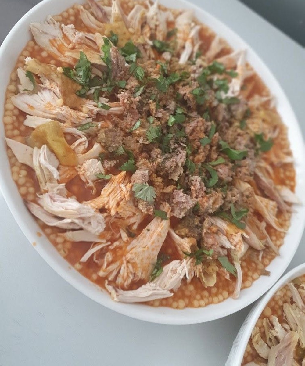 Poulet effiloché et khliaa, plat traditionnel — Verger de Hayat